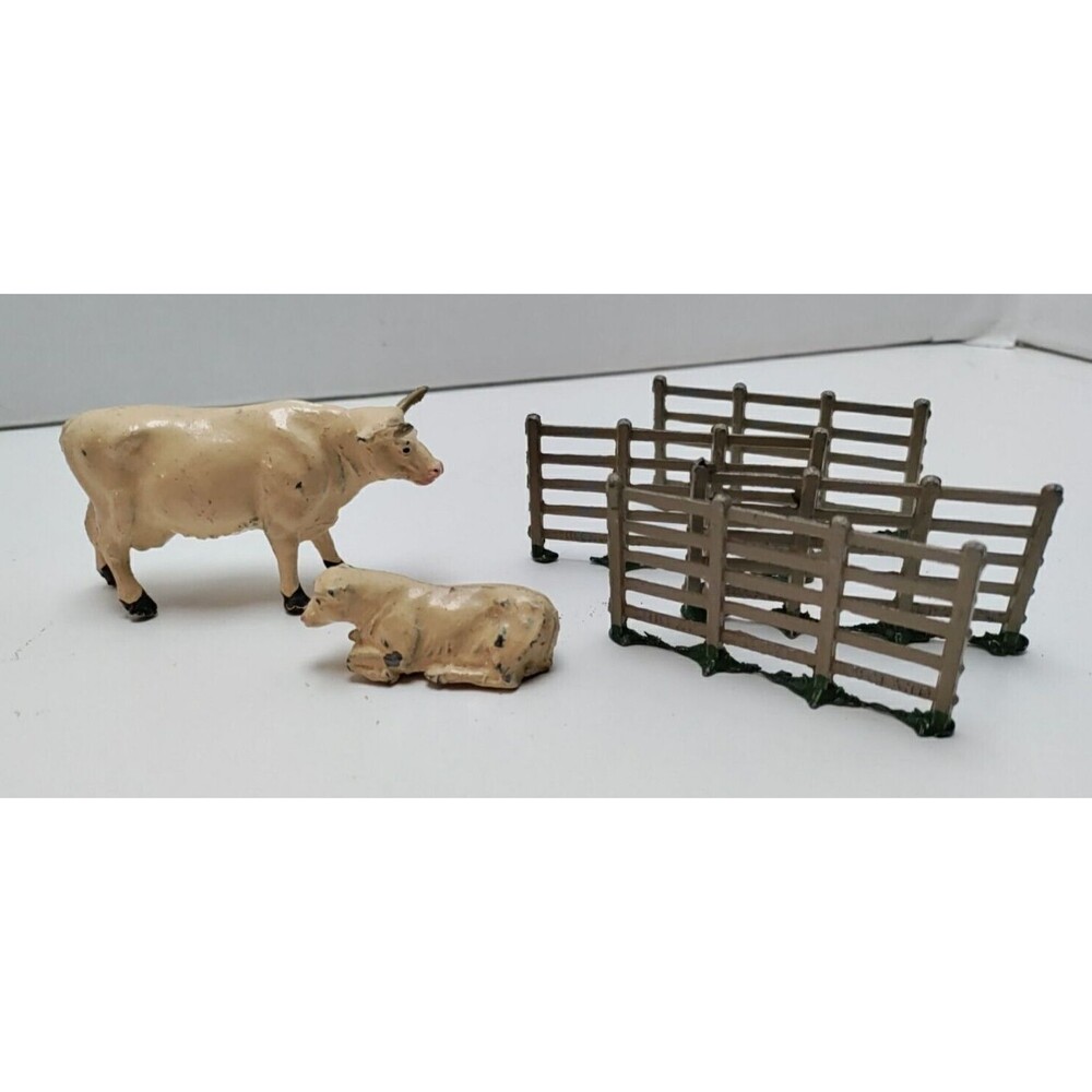 Vintage 40's - 50's Metal Bull & Cow W/4 Metal Fence Sections
